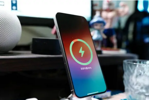 彬县苹果15换屏服务分享用什么充电器给iPhone15充电更好 